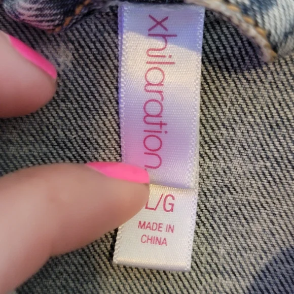 Studded Slightly Cropped Jean Jacket By Xhilaration Size Large - Picture 4 of 8